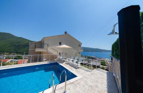 Zelenika Apartment | Top-Rated Golden View Apartments: Family-Friendly Retreat