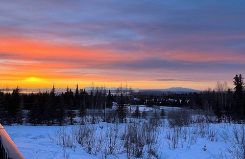 Rabbit Creek House | Golden View House: Relaxing Hot Tub & Breathtaking Views