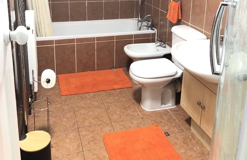 Hillingdon East House | Golden Villa: Family-Friendly 3-Bed House in Uxbridge