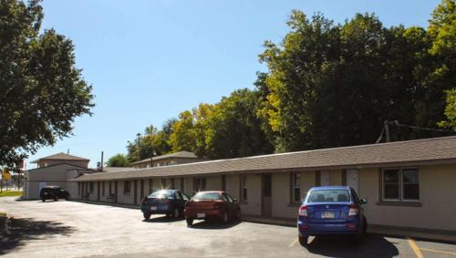 Junction City Hotel | Budget-Friendly Golden Wheat Inn in Junction City
