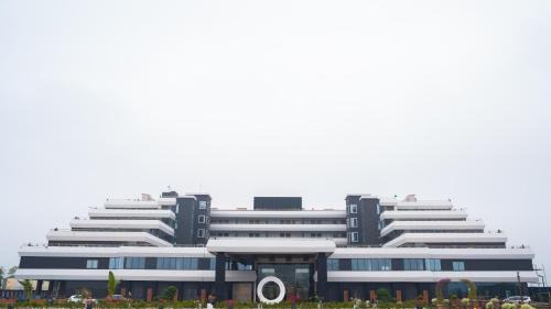 Sanwer Hotel | Golden Yug Resort by SS