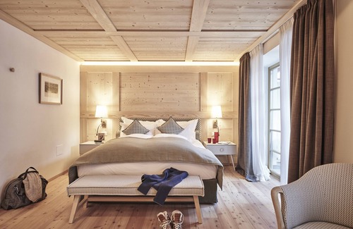 Senales Hotel | Indulge at Goldene Rose Karthaus - 4-Star Spa Retreat