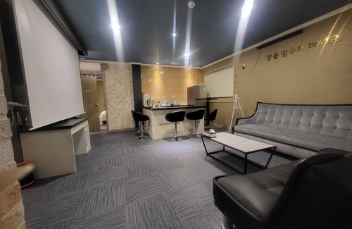 Gimhae Hotel | Discover GoldenRoot Hotel in Gimhae: Spa & Family Friendly