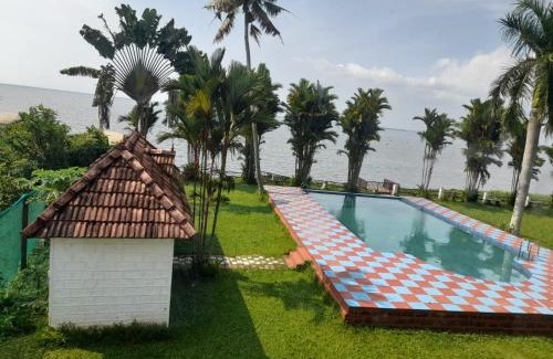 Kumarakom Resort | Relax at Doves Goldfield Lake Resort with Poolside Bliss