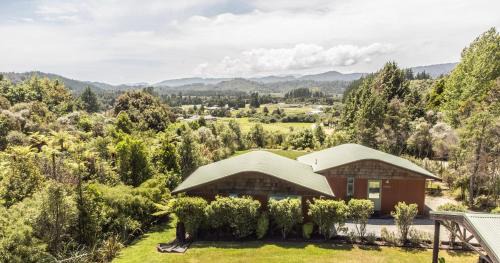 Greymouth Hotel | Experience Goldfield Suites: 4-Star Comfort with Hot Tub