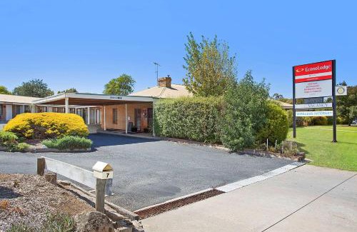 Stawell Hotel | Discover Goldfields Motel: Family-Friendly with Pool Access