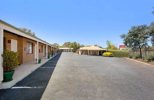 Stawell Hotel | Discover Goldfields Motel: Family-Friendly with Pool Access