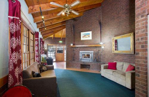 Stawell Hotel | Discover Goldfields Motel: Family-Friendly with Pool Access