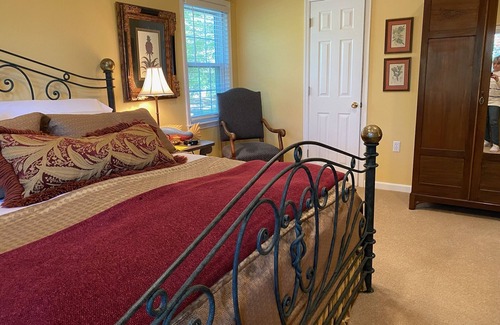 Aiken Bed & Breakfast | Experience the Goldfinch Room at The Birdnest Inn