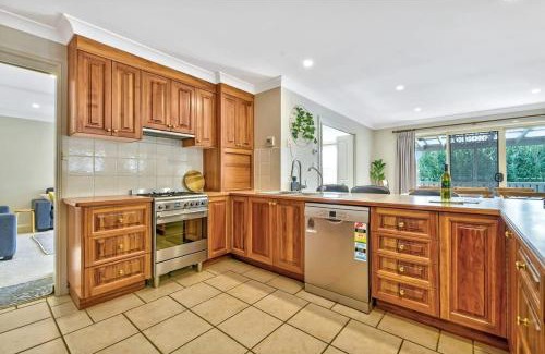 Calare House | Goldfinch Way: Pet-Friendly Home for 11 with Top Ratings