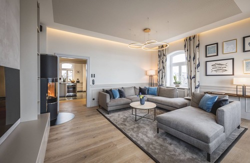 Niendorf Apartment | Beachfront Goldmädchen 93: Idyllic Villa with Pool & View