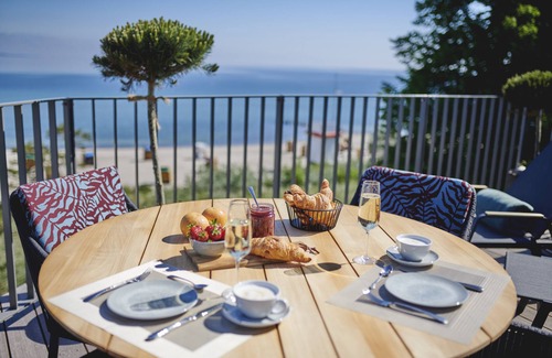 Niendorf Apartment | Exclusive Beach Villa at Goldmädchen 93 - Baltic Sea Retreat