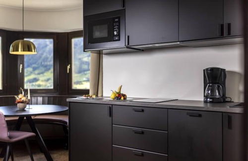 Matrei in Osttirol Apartment | Goldried Park: 9.4 Rated Getaway with Lake Views & Spa