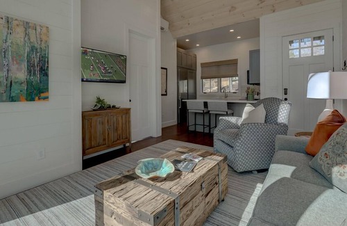 Mineral Bluff Cottage | Riverside Golf Cottage with Pool & Spa for Group Getaways