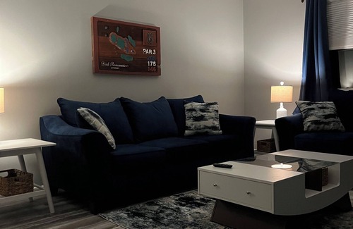Blandinsville House | Stay and Play at Golf and Stay House by Twin Oaks Course