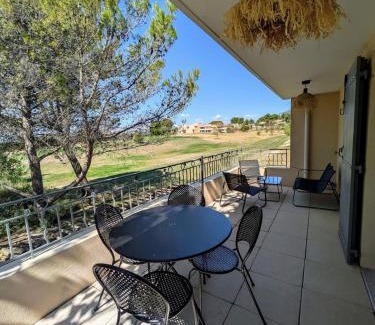Saumane-de-Vaucluse Apartment | Golf apartment