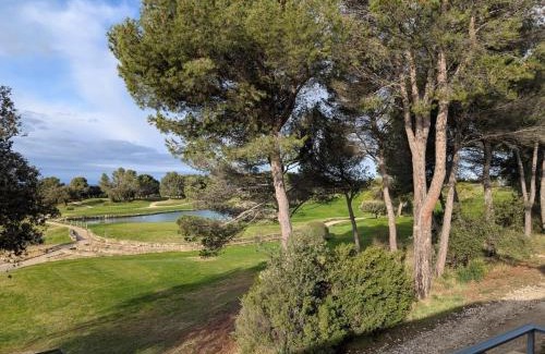 Saumane-de-Vaucluse Apartment | Golf apartment