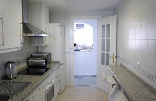 Benahavis Apartment | Golf Apartment with Roof Terrace and Oceanfront Views