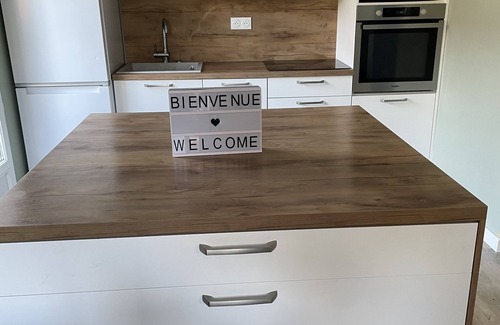 Ver-sur-Mer House | Relaxing Golf Beach Gîte for Families and Pets Nearby