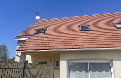 Ver-sur-Mer House | Relaxing Golf Beach Gîte for Families and Pets Nearby