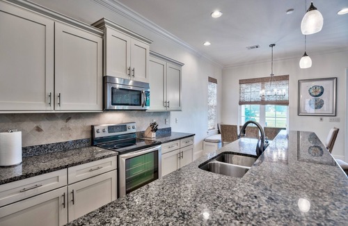 Villa Lago House | Unwind at Villa Lago: Golf Course Oasis with Heated Pool