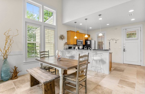 Laurel Grove House | Lakefront Retreat with Private Porch and Family Amenities