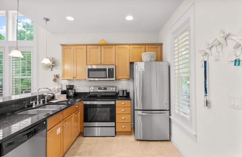 Laurel Grove House | Lakefront Retreat with Private Porch and Family Amenities