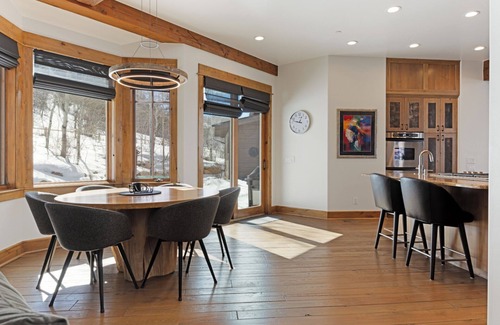 Edwards House | Exclusive Retreat: Hot Tub, Theater Room & Valet Parking