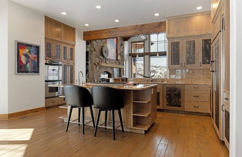 Edwards House | Exclusive Retreat: Hot Tub, Theater Room & Valet Parking