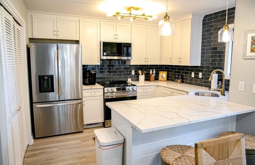 Ocean Ridge Condo | Beachfront Condo with Sunroom & Pool Near Golf Course