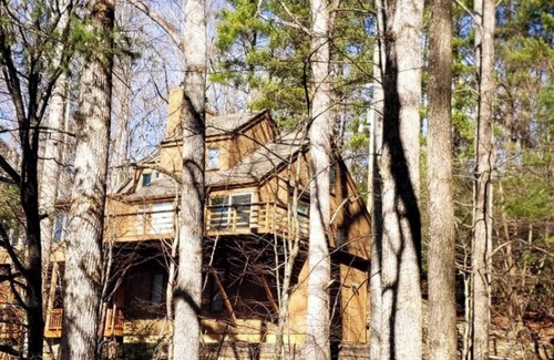 Burnsville House | Scenic Golf Course & Mountain Views with Family Amenities