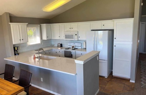 Brule House | Cozy Golf Course Condo with Pool and Lake View Amenities