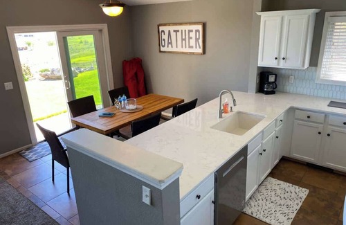 Brule House | Cozy Golf Course Condo with Pool and Lake View Amenities