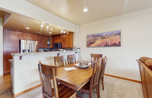 Orondo House | Inviting Golf Course Condo with Patio - Steps to Dining