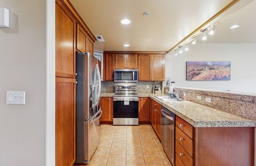 Orondo House | Inviting Golf Course Condo with Patio - Steps to Dining