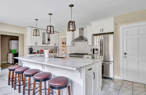 Spring Brook House | Golf Course Cottage with Spa, Kitchen & Pet-Friendly Stay