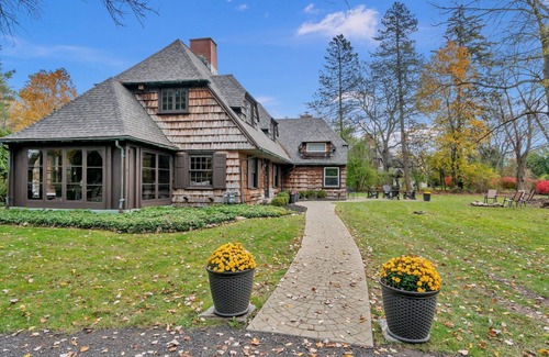 Spring Brook House | Golf Course Cottage with Spa, Kitchen & Pet-Friendly Stay