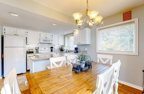 Ocean Ridge Cottage | Cozy Beachfront Home with Full Kitchen & Ocean Views