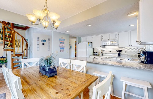 Ocean Ridge Cottage | Cozy Beachfront Home with Full Kitchen & Ocean Views