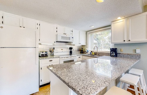 Ocean Ridge Cottage | Cozy Beachfront Home with Full Kitchen & Ocean Views
