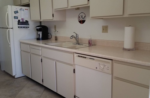 Sun City House | Pet-Friendly Golf Course Retreat Near Rec Centers