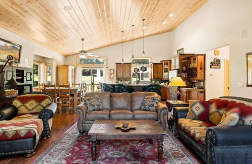 Lake Almanor West House | Lake Almanor West Retreat with Hot Tub & Scenic Views
