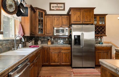 Lake Almanor West House | Lake Almanor West Retreat with Hot Tub & Scenic Views