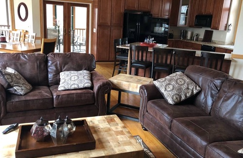 Breezy Point House | Golf Course Manor in Breezy Point 7br, 5ba