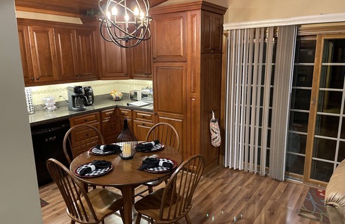 Newland House | Idyllic Golf Course Retreat in NC Mountains, Near Wineries