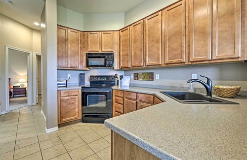 Gold Canyon House | Gold Canyon Gem: Golf Course Views & Pool Access Awaits!