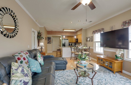 Red Hill Condo | Explore Myrtle Beach: Golf Getaway with Pool Access!