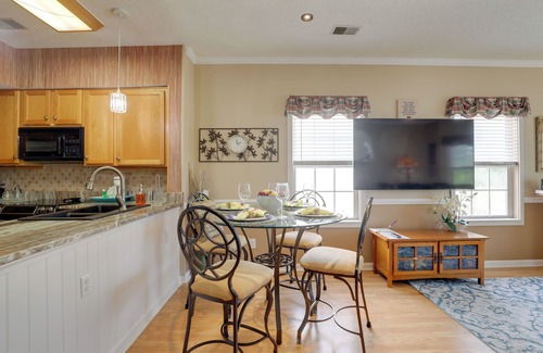 Red Hill Condo | Explore Myrtle Beach: Golf Getaway with Pool Access!