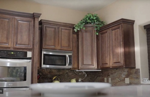 Mesquite House | Elegant Mansion Near Golf Courses with Pool and Spa