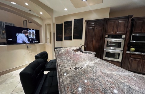 Mesquite House | Elegant Mansion Near Golf Courses with Pool and Spa